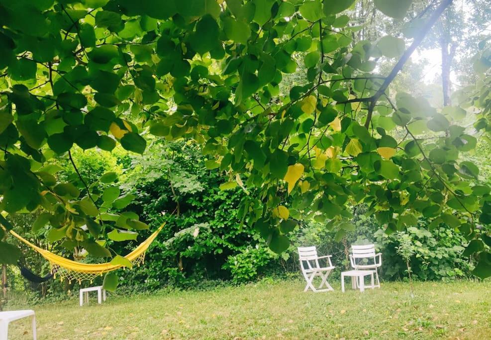 Et Jardin En Bord De Riviere